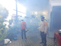 Cegah Perkembangbiakan Nyamuk Aedes Aegypti, Ini Yang Dilakukan Bhabinkamtibmas Dan Puskes Wirabangun