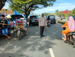 Personel Polsek Ma’rang Lakukan Pam Dan Gatur Lalin Pasar Tradisional