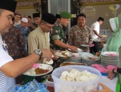 Personel Koramil 05/Sail Laksanakan Komsos Sembari Buka Bersama Dengan Pejabat Kelurahan Air Dingin