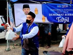 Hidayatullah Calon Ketua DPC Demokrat Kabupaten Serang “Buka Posko Takjil Gratis & Bagikan Doorprize di Kawasan Wisata Anyer”