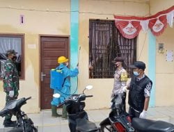 Babinsa Dan Bhabinkamtibmas Dampingi Penyemprotan Disinfektan Cegah Covid-19