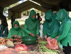 Berbagi Di Bulan Suci, Persit Kodim Sragen Dan Persit Yonif 408/SBH Kompak Bagikan Takjil