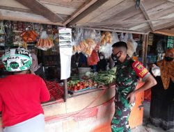 Jelang Lebaran Babinsa Cek Harga Sembako Di Pasar Tradisional