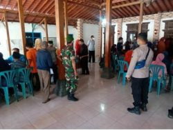 Babinsa Musuk Pantau Dan Awasi Pembagian BLT