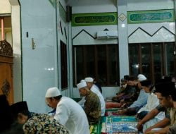 Kapolsek Ma’rang Bersama Muspika Ajak Warga Melalui Safari Ramadhan Di Mesjid Darul Falaq