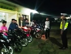 Personil Polres Tanjab Timur Melakukan Razia, Belasan Pengendara Roda Dua Terjaring