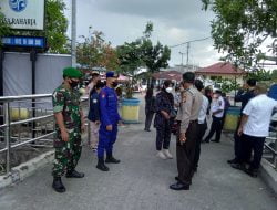 Sertu Santoso Terapkan Prokes di Posko PPKM Pelabuhan Sungai Duku