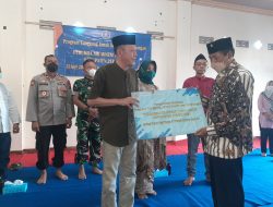 Perumda Air Minum Tirta Mulia Pemalang Menyerahkan Bantuan Secara Simbolis