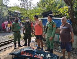 Babinsa Kelurahan Jebres Bantu Evakuasi Jenazah Yang Ditemukan di Sungai Bengawan Solo