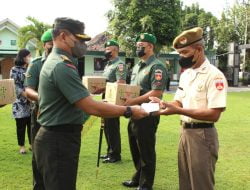 Dandim 0726/Sukoharjo, Bagikan Bingkisan Idul Fitri 1443 H kepada Prajurit dan PNS