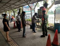 Babinsa Tangkerang Timur Monitoring Arus Mudik di Pelabuhan Sungai Duku