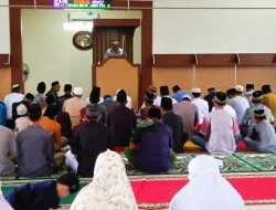 Warga RT 14 Sholat Idul Fitri 1443 H Di Masjid Al – Ikhlas Kelurahan Talang Babat