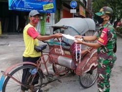 Babinsa Kelurahan Keprabon Gelar Aksi Bagi-bagi Masker Gratis, Ini Tujuannya