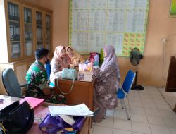 Dalam Suasana Lebaran, Babinsa Koramil 04/Lph Silahturahmi Dengan Staf Kelurahan