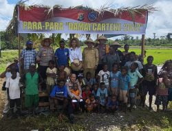 Bantu Tingkatkan Perekonomian, Syarifah Olvah Bwefar Alhamid Ikut Terjun Langsung ke Sawah Bantu Petani Tanam Padi di Dekai