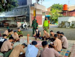 Serma Yudhi Bersama Linmas Patroli Wilayah dan Sosialisasi Proked