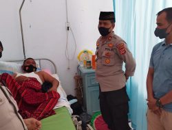 Kabid Humas Polda Jabar : Wujud Peduli, Kapolsek Jenguk Anggotanya Yang Sakit