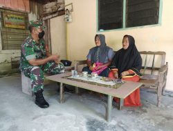 Babinsa Padang Bulan Komsos Dengan Ibu-Ibu Di Wilayah Binaannya