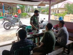 Waspadai Meluapnya Sungai Kondisi Cuaca Hujan Disertai Angin Kencang Saat Ini Babinsa Komsos Dengan Warga