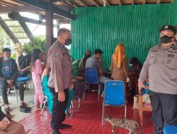 Door To Door di Perkampungan Polsek Ma’rang Bersama Puskesmas Ma’rang Lakukan Vaksinasi Covid 19