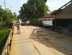 Kerusakan Jembatan Sungai Rano Sangat Mengkhawatirkan Warga Yang Melintasi