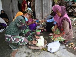 Ibu-Ibu Dukuh Senden Guyub Rukun Sediakan Menu Makan Bagi Warga dan Anggota Satgas TMMD Sengkuyung Tahap I Kodim 0726/Sukoharjo