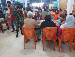 Babinsa Tetap Himbau Pengunjung Kuliner dan Keramaian Di Wilayah Binaannya Untuk Patuhi Prokes