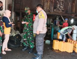 Cegah Kelangkaan Minyak Goreng Curah Babinsa Stabelan Laksanakan Pemantauan di Pasar Legi