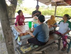 Babinsa Kel. Tanjung Rhu Komsos Dengan Ibu-ibu Sosialisasikan Tentang Barang Barang Bekas Yang Bernilai Ekonomi