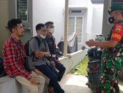 Patroli Wilayah Binaan, Serda Joni Marlin Ingatkan Warga Pakai Masker, Ketika Beraktivitas Ditempat Keramaian