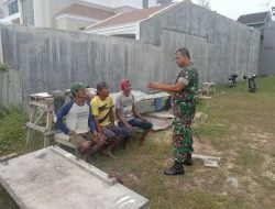 Babinsa Kelurahan Tampan Himbau Warga Peduli Kebersihan Lingkungan