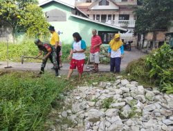 Serda Budi Sertiawan Melaksanakan Gotong Royong Bersama Lurah dan Warga