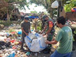 “Babinsa LBT Laksanakan Pengawasan Pengangkutan Sampah Di TPS Pasar Palapa”