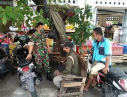 Babinsa Kepatihan Wetan Terus Ingatkan Warga Dengan Beri Himbuan Prokes