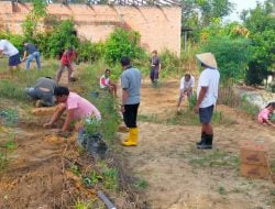 Sertu Said Hermanto Melaksanakan Kegiatan Goro Barsama Masyarakat di Kelurahan Industri Tenayan