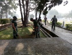 Dalam Rangka Menyambut HUT Kodam I/BB Babinsa Laksanakan Goro Di Taman Makam Pahlawan