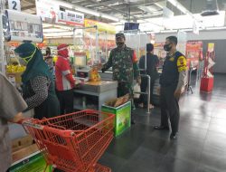 Ada Apa Babinsa Jajar Bersama Bhabinkamtibmas Sambangi Swalayan Superindo, Ini Jawabannya