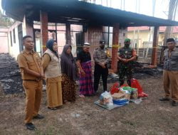 Babinsa LBB Hadiri Penyaluran Bantuan Pakaian Dan Makanan Bagi Korban Kebakaran