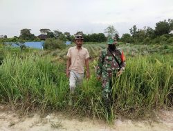 Meskipun di Hari Lebaran Sertu Jamil Candra Bersama MPA Melaksanakan Patroli dan Sosialisasi Karhutla