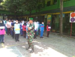 Dalam Masa MPLS Babinsa Koramil 04/Lph Berikan Materi PBB di SMKN 1 Pekanbaru