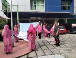 Tanamkan Rasa Patriotisme, Pelda Iskandar Latih Tata Upacara Bendera di SMK Muhammadiyah 1