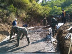 Semangat Anggota TNI Wujudkan Mimpi Warga Miliki Akses Jalan Baru