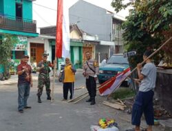 Jelang HUT RI ke-77, Babinsa Kepatihan Wetan Kerja Bakti Bersama Warga