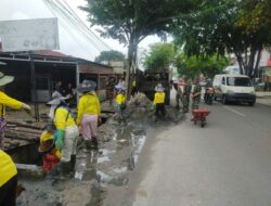 Babinsa Bersama Pasukan Kuning Dan Satgas TMMD Ke-114 Kodim 0301/PBR Serbu Jalan Arifin Ahmad Laksanakan Goro