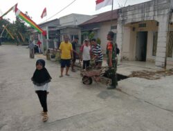 Sambut HUT RI Ke-77, Babinsa Tangkerang Labuai Ajak Warga Pasang Bendera Merah Putih