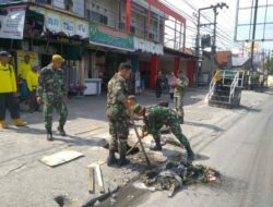 Babinsa Kel. Air Dingin  Bersama Pasukan Kuning Dan Satgas TMMD Ke 114 Kodim 0301/PBR Serbu Jalan Kaharudin Nasution Laksanakan GORO