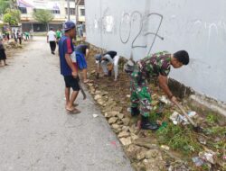 Gotong Royong Bersama Warga Babinsa Kel. Sekip Berpartisipasi Dalam Menciptakan Lingkungan Yang Bersih