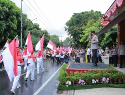 Kapolda NTB Pimpin Parade Kirab Merah Putih di Tribun Lapangan Bhara Daksa Polda NTB