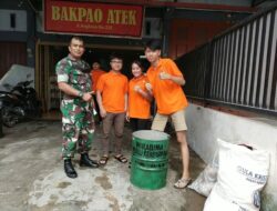 Koramil 03/Snpl Distribusikan Wadah Sampah Kepada Pelaku Usaha