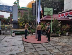 Pelda Iskandar Berikan Pelatihan  Upacara Bendera Di SMK Muhammadiyah 1